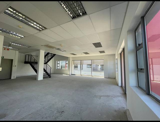 236M² RETAIL TO LET IN BRYANSTON